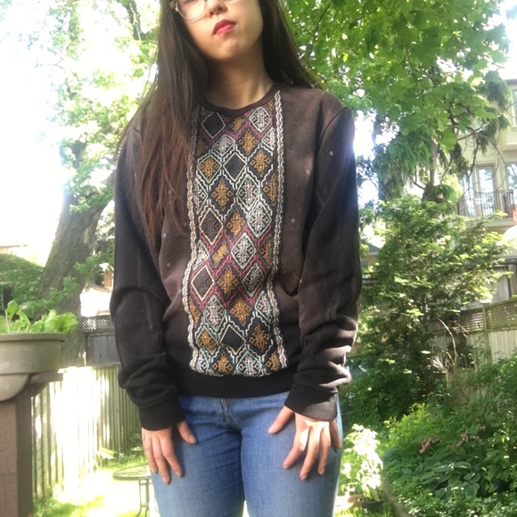 Cool embroidered sweater from Urban Outfitters - Picture 3 of 4